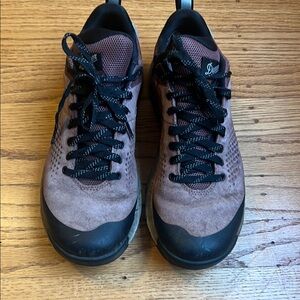Danner 2650 waterproof hiking shoes, women’s size 9